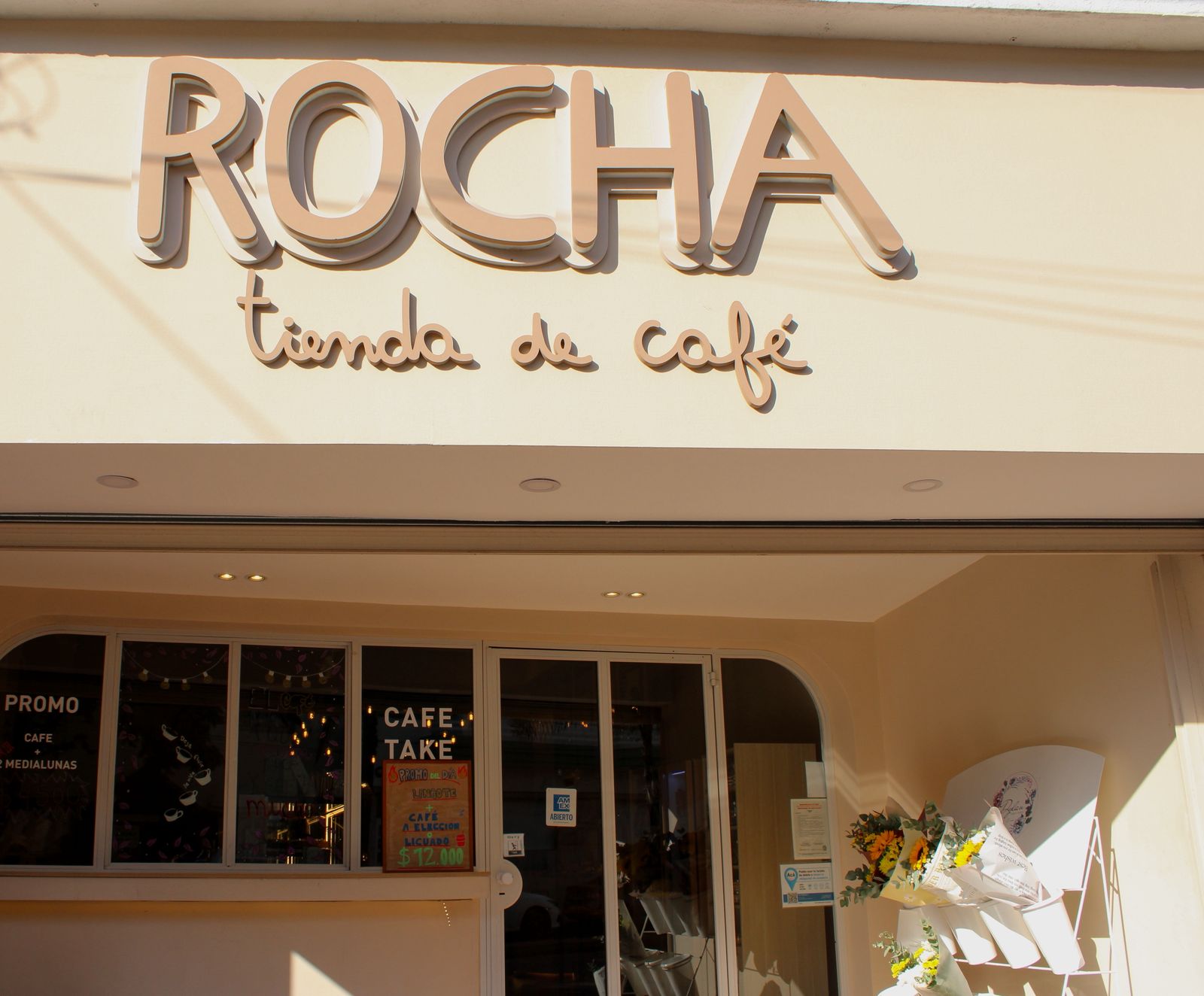 ROCHA | Cafetería y panaderia