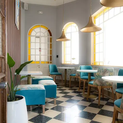 Millennial Cafeteria